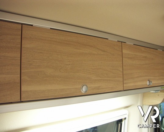 HYMER CAR GRAND CANYON: camper puro attrezzato, con letto matrimoniale in coda.