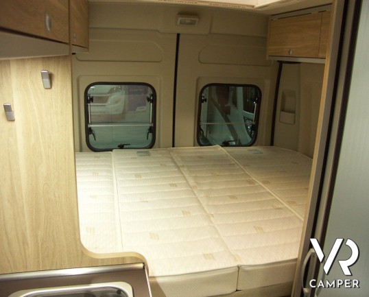 HYMER CAR GRAND CANYON: camper puro attrezzato, con letto matrimoniale in coda.