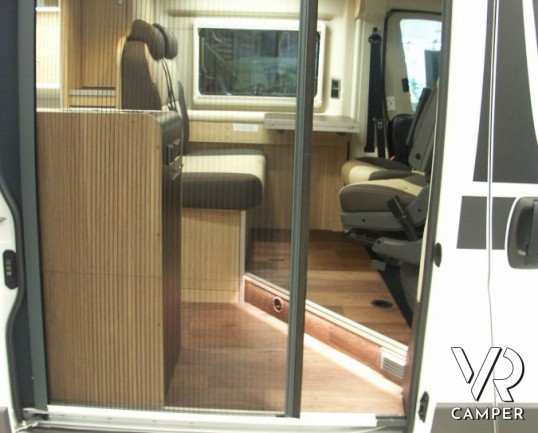 HYMER CAR GRAND CANYON: camper puro attrezzato, con letto matrimoniale in coda.