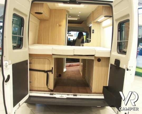HYMER CAR GRAND CANYON: camper puro attrezzato, con letto matrimoniale in coda.