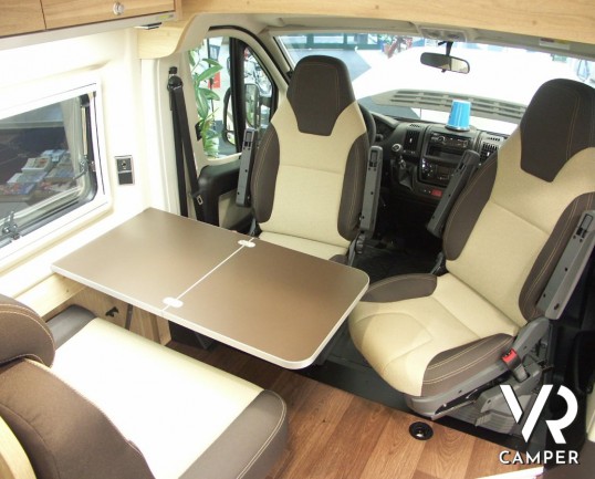 HYMER CAR GRAND CANYON: camper puro attrezzato, con letto matrimoniale in coda.