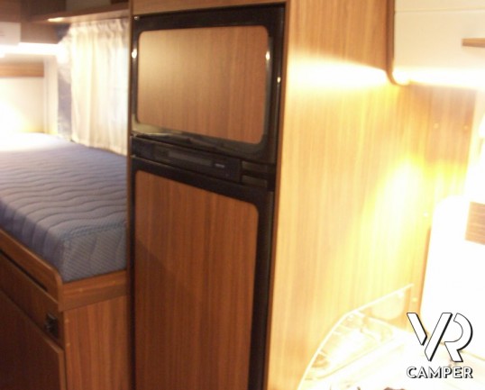 CARADO T 448: camper semintegrale nuovo con letti gemelli, 4 posti letto e ampio garage. In Piemonte solo da Italia VR.