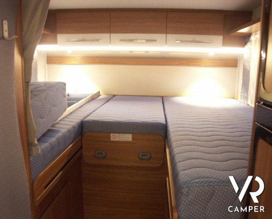 CARADO T 448: camper semintegrale nuovo con letti gemelli, 4 posti letto e ampio garage. In Piemonte solo da Italia VR.