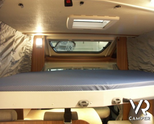 CARADO T 448: camper semintegrale nuovo con letti gemelli, 4 posti letto e ampio garage. In Piemonte solo da Italia VR.