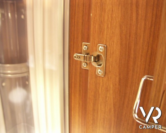 CARADO T 448: camper semintegrale nuovo con letti gemelli, 4 posti letto e ampio garage. In Piemonte solo da Italia VR.