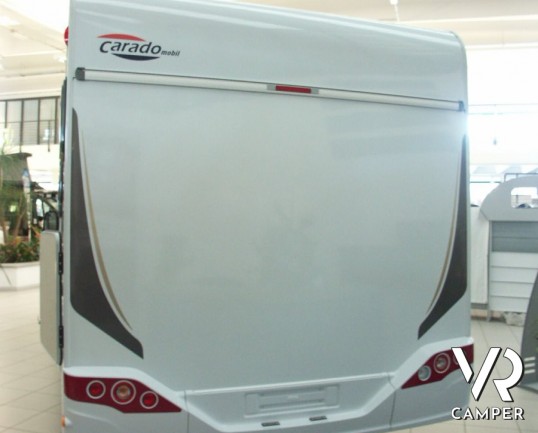 CARADO T 448: camper semintegrale nuovo con letti gemelli, 4 posti letto e ampio garage. In Piemonte solo da Italia VR.