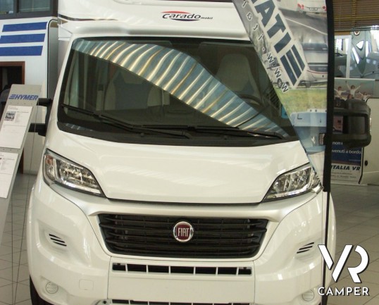 CARADO T 448: camper semintegrale nuovo con letti gemelli, 4 posti letto e ampio garage. In Piemonte solo da Italia VR.