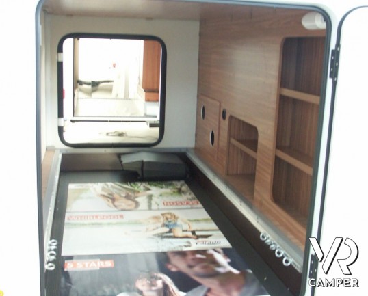 CARADO T 448: camper semintegrale nuovo con letti gemelli, 4 posti letto e ampio garage. In Piemonte solo da Italia VR.