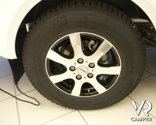 ymer Exsis-I 564 Experience: camper motorhome nuovo in versione speciale con antenna satellitare automatica e TV