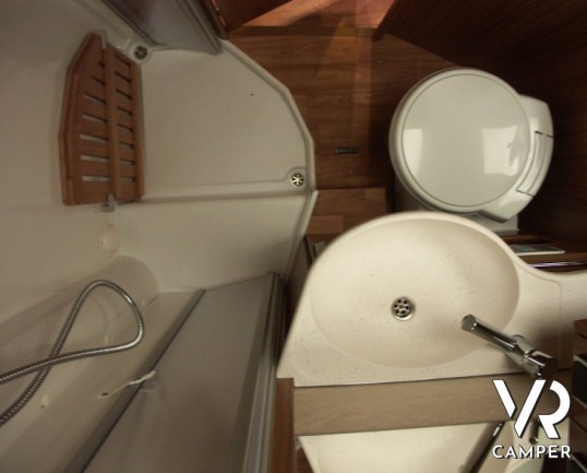 ymer Exsis-I 564 Experience: camper motorhome nuovo in versione speciale con antenna satellitare automatica e TV