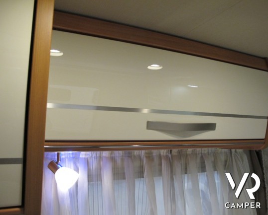 Hymer Exsis-I 564: motorhome hymer sotto i sette metri di lunghezza con dinette e bagno grandi e letto posteriore matrimoniale