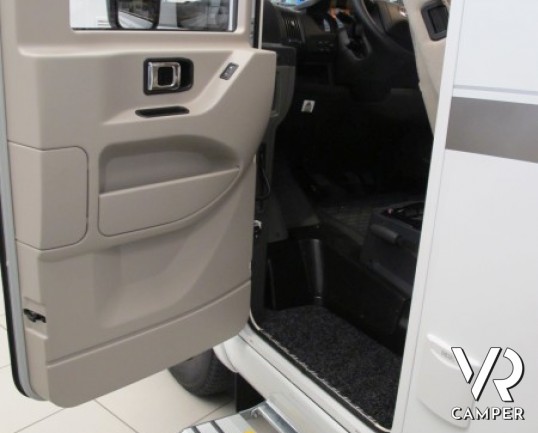 Hymer Exsis-I 564: motorhome hymer sotto i sette metri di lunghezza con dinette e bagno grandi e letto posteriore matrimoniale