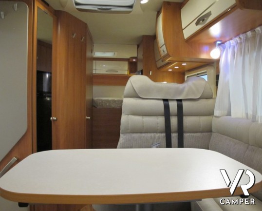 Hymer Exsis-I 564: motorhome hymer sotto i sette metri di lunghezza con dinette e bagno grandi e letto posteriore matrimoniale