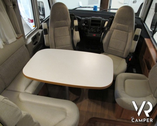 Hymer Exsis-I 564: motorhome hymer sotto i sette metri di lunghezza con dinette e bagno grandi e letto posteriore matrimoniale