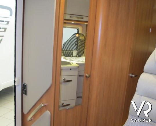 Hymer Exsis-I 564: motorhome hymer sotto i sette metri di lunghezza con dinette e bagno grandi e letto posteriore matrimoniale