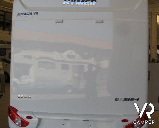 HYMER EXSIS-I 588: camper motorhome con letti gemelli, garage e bagno con doccia separata.