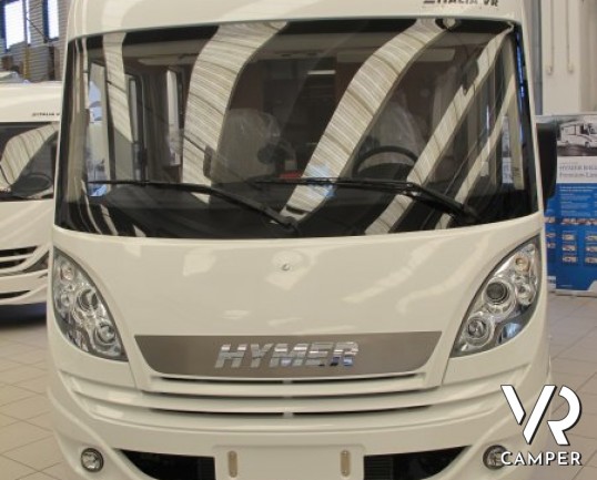 HYMER EXSIS-I 588: camper motorhome con letti gemelli, garage e bagno con doccia separata.