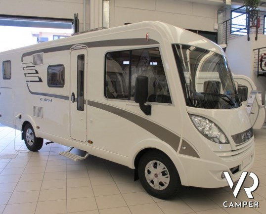 HYMER EXSIS-I 588: camper motorhome con letti gemelli, garage e bagno con doccia separata.