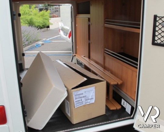 Hymer Exsis-I 588: camper nuovo motorhome con letti gemelli, leggero e confortevole con letti gemelli in coda