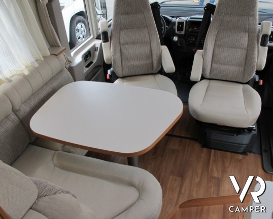 Hymer Exsis-I 588: camper nuovo motorhome con letti gemelli, leggero e confortevole con letti gemelli in coda