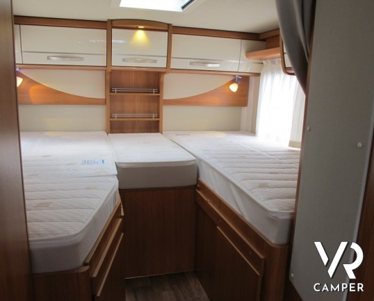 Hymer Exsis-I 588: camper nuovo motorhome con letti gemelli, leggero e confortevole con letti gemelli in coda