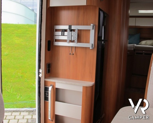 Hymer Exsis-I 678: nuovo motorhome Hymer con letti gemelli posteriori, dinette a L e bagno e doccia separata. Nuovo modello 2018