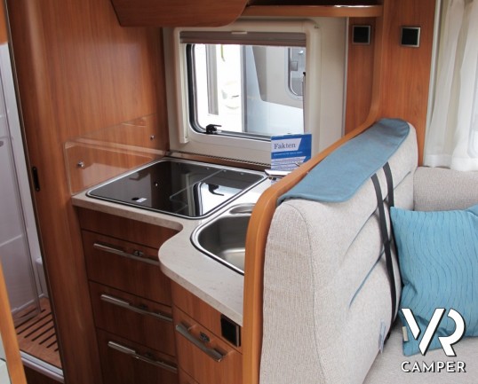 Hymer Exsis-I 678: nuovo motorhome Hymer con letti gemelli posteriori, dinette a L e bagno e doccia separata. Nuovo modello 2018