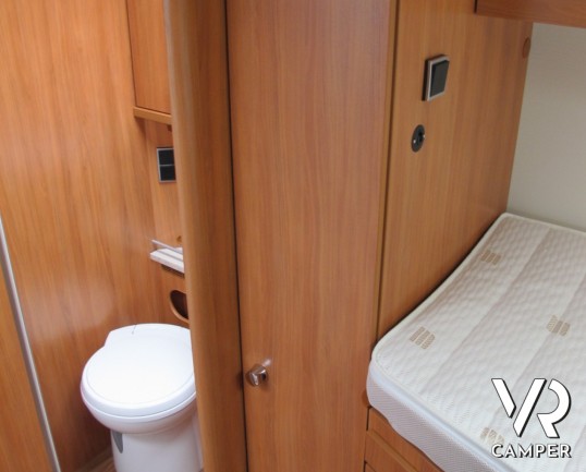 Hymer Exsis-I 678: nuovo motorhome Hymer con letti gemelli posteriori, dinette a L e bagno e doccia separata. Nuovo modello 2018