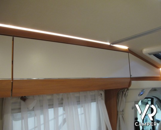 Hymer Exsis-T 588: camper Hymer semintegrale nuovo con letti gemelli posteriori, ampio garage, lunghezza 699