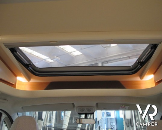 Hymer Exsis-T 588: camper Hymer semintegrale nuovo con letti gemelli posteriori, ampio garage, lunghezza 699