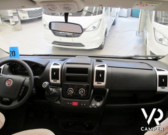 Hymer Exsis-T 588: camper Hymer semintegrale nuovo con letti gemelli posteriori, ampio garage, lunghezza 699