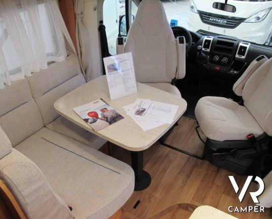 Hymer Exsis-T 588: camper Hymer semintegrale nuovo con letti gemelli posteriori, ampio garage, lunghezza 699