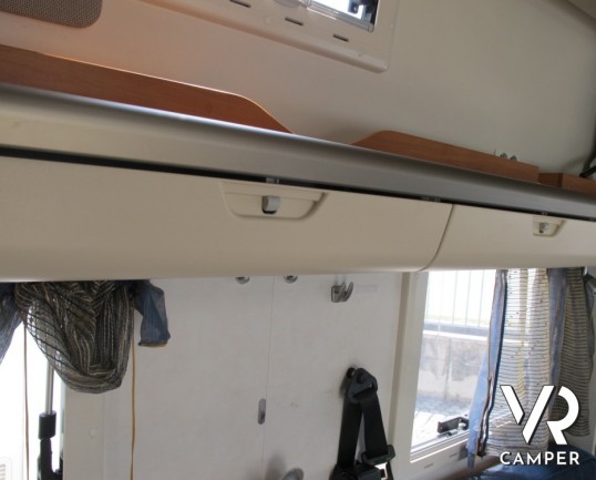 Hymer Exsis: motorhome usato compatto, 4 posti a dormire con letto basculante, e doccia grande