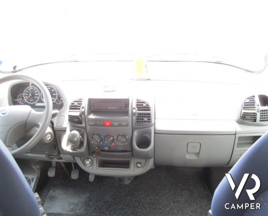 Hymer Exsis: motorhome usato compatto, 4 posti a dormire con letto basculante, e doccia grande