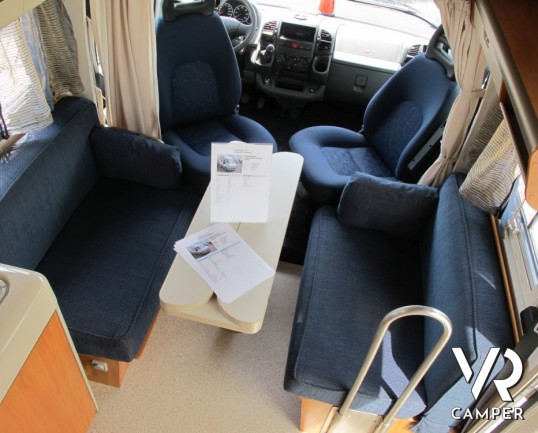 Hymer Exsis: motorhome usato compatto, 4 posti a dormire con letto basculante, e doccia grande