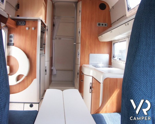 Hymer Exsis: motorhome usato unico nel suo genere con 4 posti letto in meno di 5 metri e mezzo