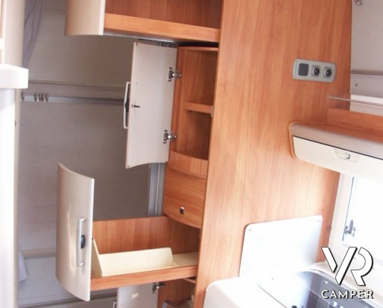 Hymer Exsis: motorhome usato unico nel suo genere con 4 posti letto in meno di 5 metri e mezzo