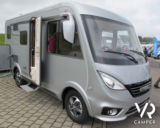 Hymer Exsis-I 504: camper motorhome nuovo piccolo e agile, solo 5,99 metri di lunghezza per tre posti comodi e un ottimo garage il carico con doppio p