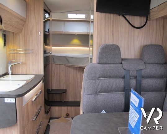 Hymer Exsis-I 504: camper motorhome nuovo piccolo e agile, solo 5,99 metri di lunghezza per tre posti comodi e un ottimo garage il carico con doppio p