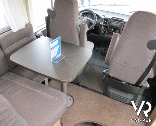 Hymer Exsis-I 504: camper motorhome nuovo piccolo e agile, solo 5,99 metri di lunghezza per tre posti comodi e un ottimo garage il carico con doppio p