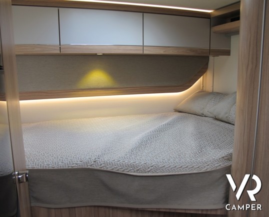 Hymer Exsis-I 504: camper motorhome nuovo piccolo e agile, solo 5,99 metri di lunghezza per tre posti comodi e un ottimo garage il carico con doppio p