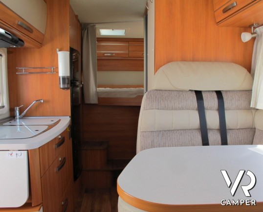 Hymer Exsis-I 504: ottima occasione motorhome Hymer Exsis-I 504 recentissimo, con 4 posti omologati, frigorifero da 160 litri e ampio garage