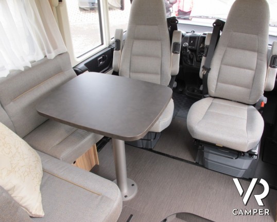 Hymer Exsis-I 588: camper motorhome nuovo con letti gemelli posteriori, ampio garage e una lunghezza inferiore ai 7 metri