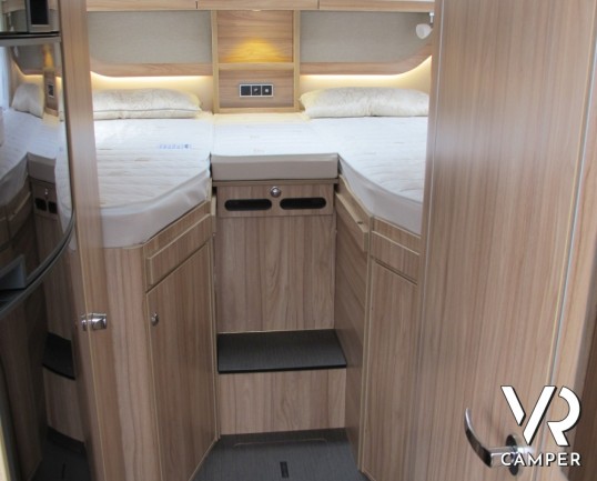 Hymer Exsis-I 588: camper motorhome nuovo con letti gemelli posteriori, ampio garage e una lunghezza inferiore ai 7 metri