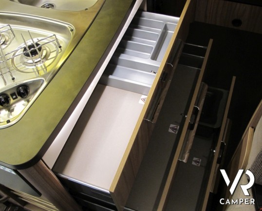 Hymer Exsis-I 588: motorhome Hymer nuovo con letti gemelli e basculante, nuova serie Exsis-I super leggera e compatta