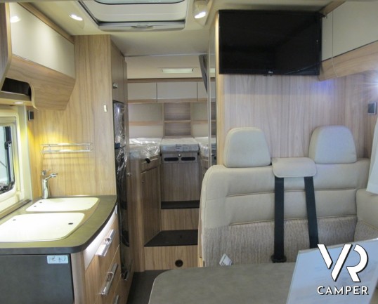 Hymer Exsis-I 588: motorhome Hymer nuovo con letti gemelli e basculante, nuova serie Exsis-I super leggera e compatta