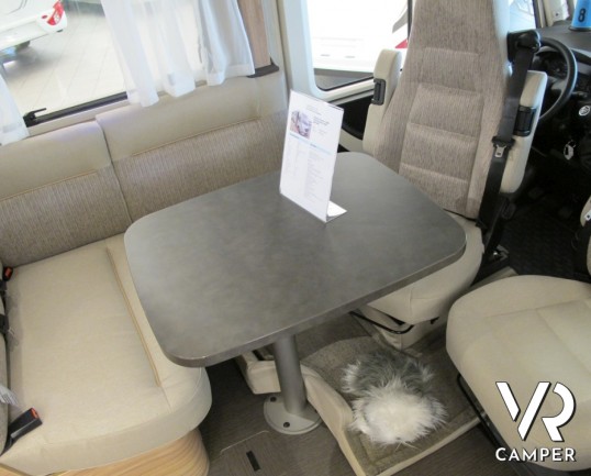 Hymer Exsis-I 588: motorhome Hymer nuovo con letti gemelli e basculante, nuova serie Exsis-I super leggera e compatta