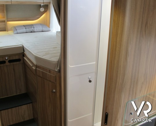 Hymer Exsis-I 678: motorhome lungo e leggero, con ampia dinette anteriore, bagno e doccia separati e un garage per un carico massimo