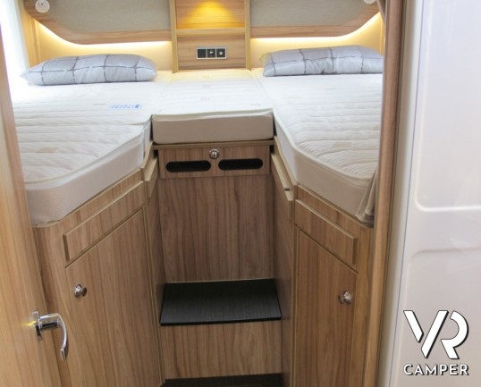 Hymer Exsis-I 678: motorhome lungo e leggero, con ampia dinette anteriore, bagno e doccia separati e un garage per un carico massimo