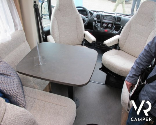 Hymer Exsis-T 678: camper nuovo semintegrale a Totino oltre i 7 metri di lunghezza con i letti gemelli e bagno e doccia separati
